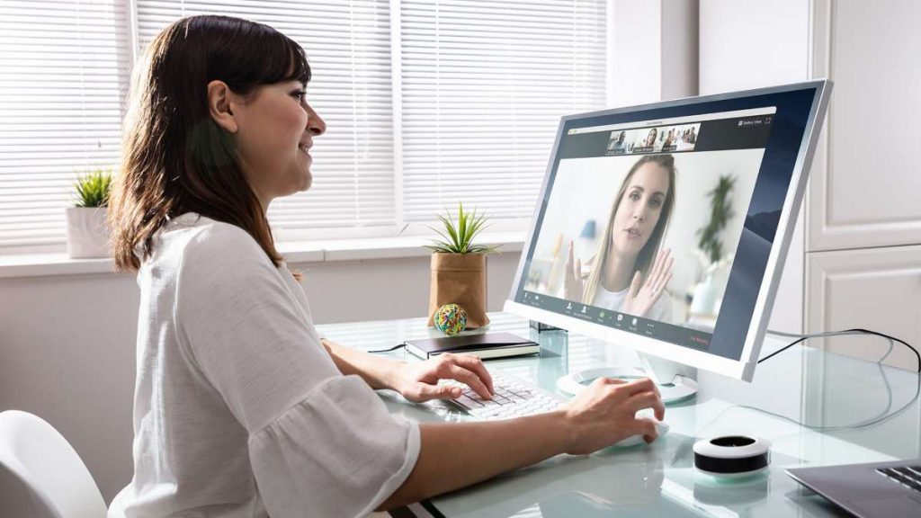 5 Ways to Keep Your Team Meeting From Turning Into a Social Hour
