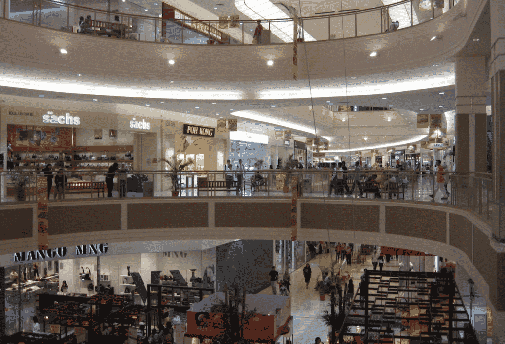 A place that manages luxury shopping malls well and delivers goods quickly