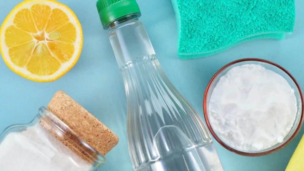 10 DIY House Cleaning Products that Actually Works