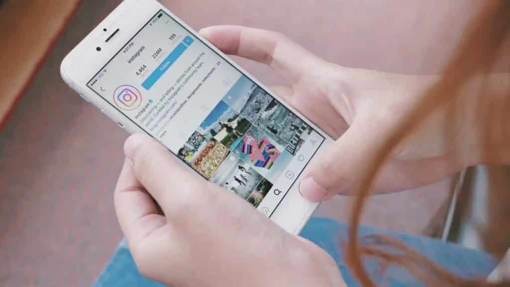 DOES INSTAGRAM NOTIFY YOU WHEN YOU SCREENSHOT A STORY?