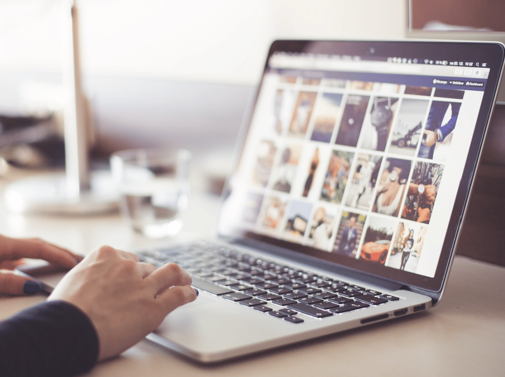 Advantages of Hiring a Photo Booth Rental Online