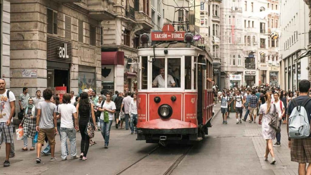 Istanbul Walking Tour Travel Guide for the Tourist
