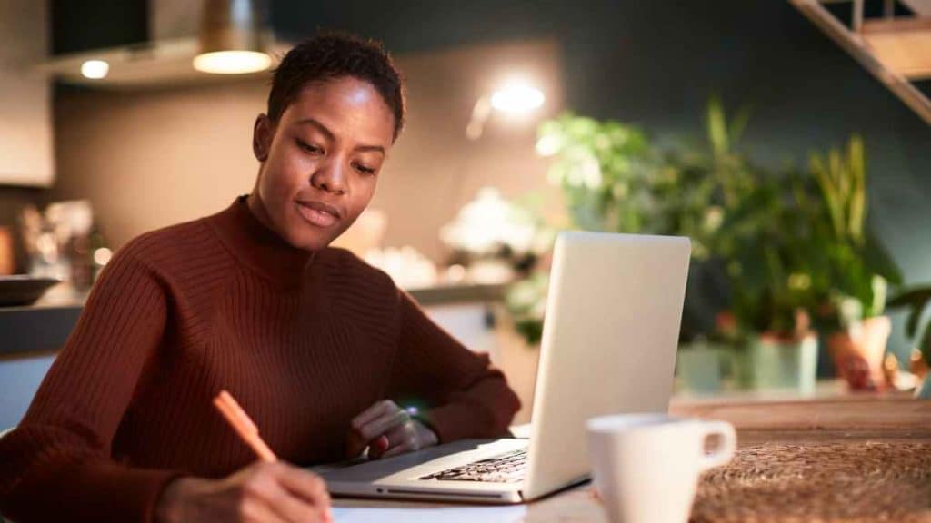 4 Tech Ways to Catch Up with Your Monthly Expenses