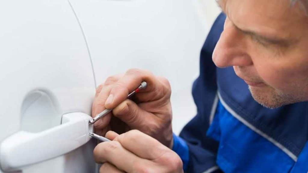 5 Common Situations where Hiring a Car Locksmith Online is Needed