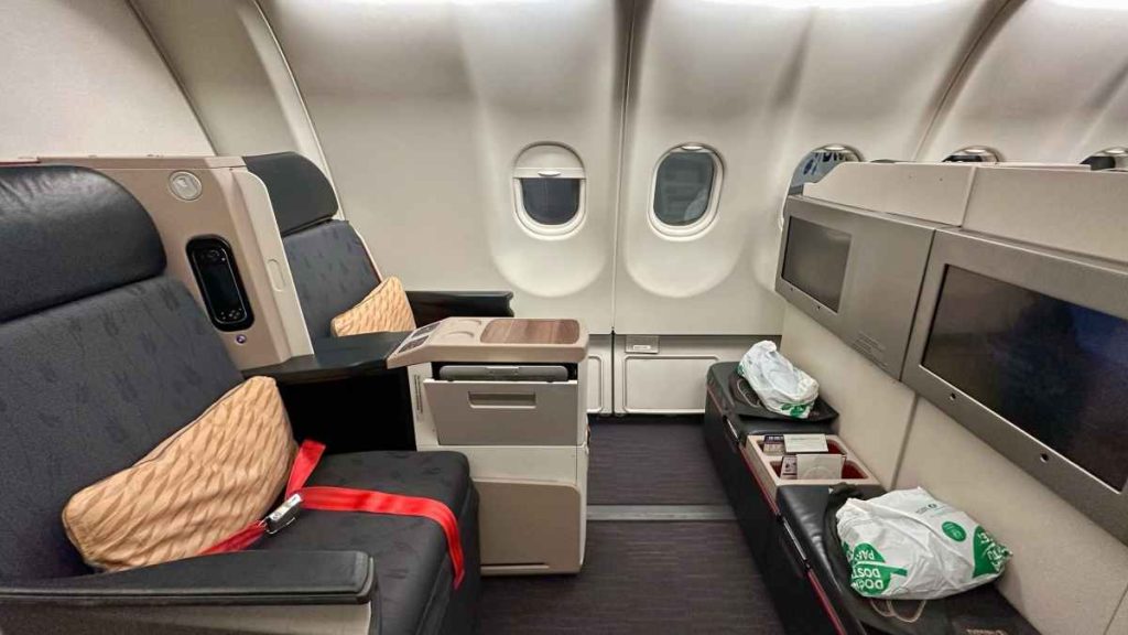 Affordable Luxury Discovering the World of Business Class Flights