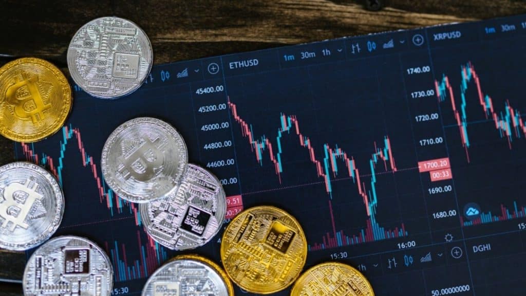 Which cryptocurrency data aggregation platforms are recommended for everyone to use?