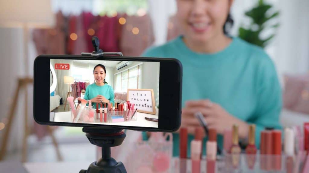 A Comprehensive Guide to Launching Influencer Marketing for Your Small Brand