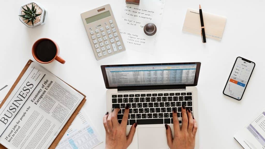 Top 5 Essential Tips For Studying Economics