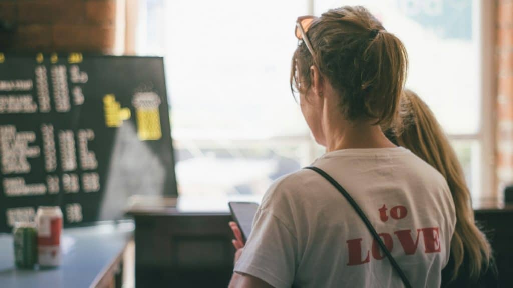AI-Driven Personalization in Customer Service Tailoring Interactions to Individual Needs
