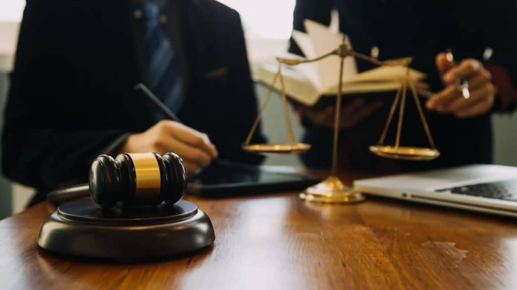 Fighting the Legal Battles How New York Personal Injury Attorneys Can Steer You Through Car Accident Claims