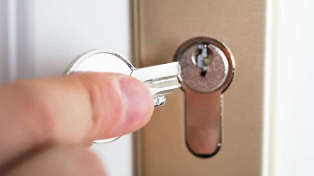 How to Safely Extract a Broken Key from Your Lock?