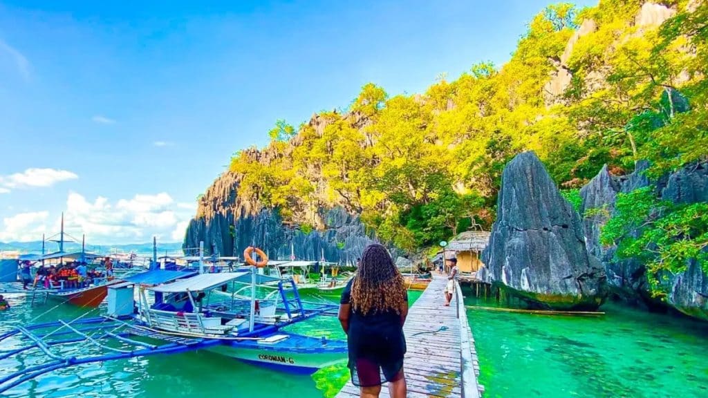 How to Stay Safe While Exploring the World Alone