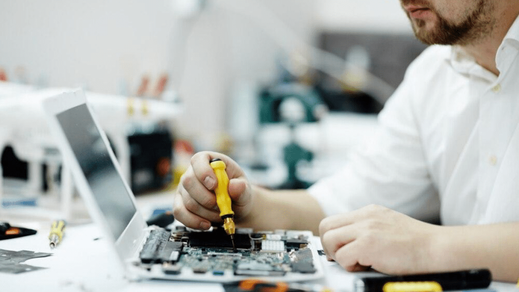 When Should You Seek the Services of a Computer Repair Specialist