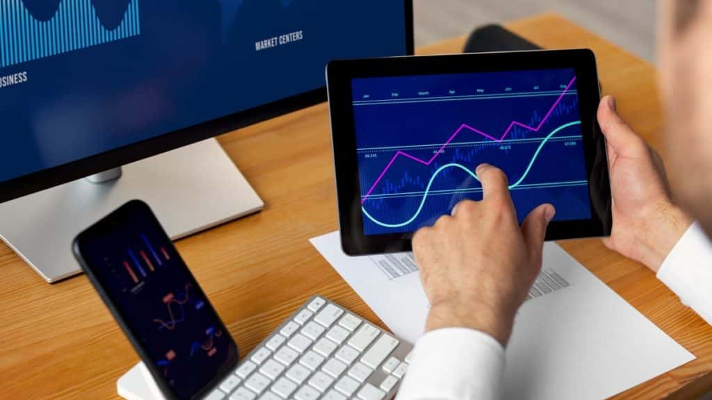 Maximize Profitability of Stores by Accurately Counting Footfall and Analytics of Sales