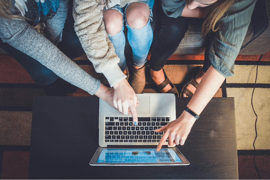 How do online gaming platforms attract new users – and how can players benefit from these marketing tactics?