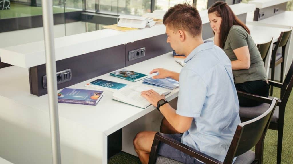 How to Enhance Classroom Experience by Smart Classroom Solutions