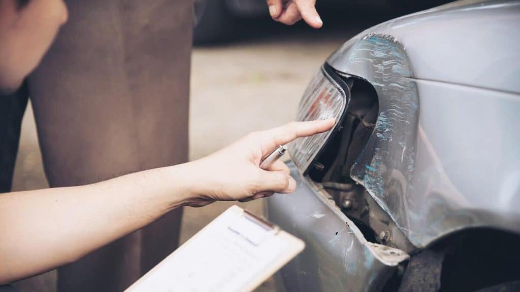 Do You Need a Lawyer or a Claims Management Company for Your Car Accident Claim?