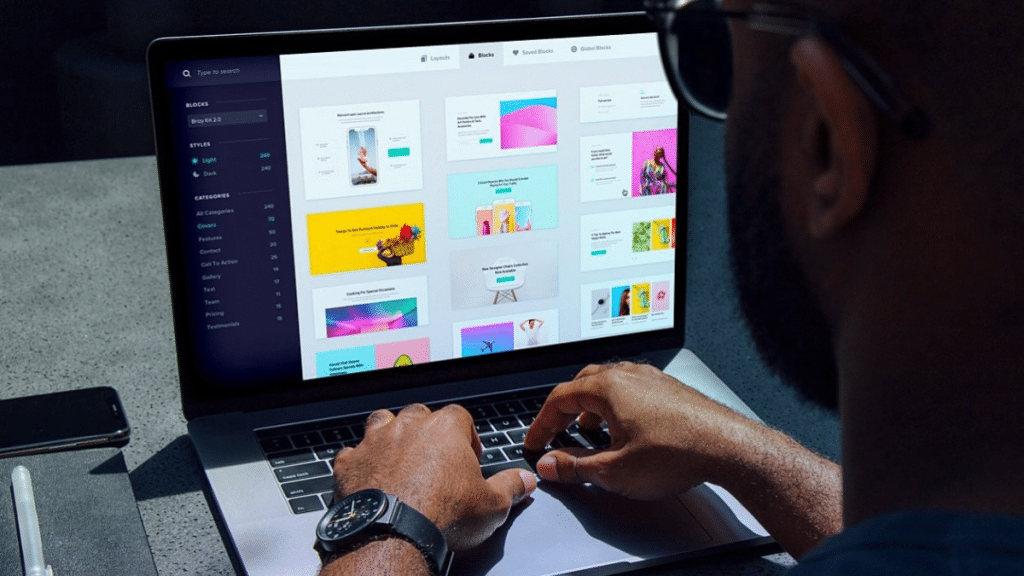 How AI Automates Retargeting Landing Pages Based on Customer Journeys