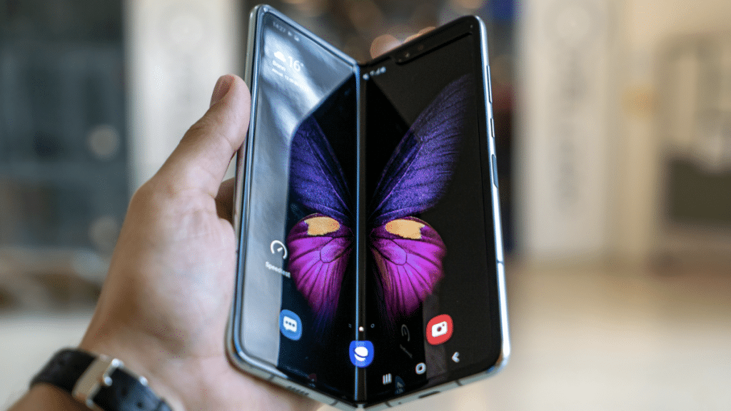How Smartphones Are Redefining Real Time Entertainment