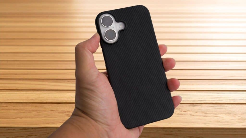 Image 1 of Is It Worth Buying a Thin Aramid Fiber iPhone 17 Case?