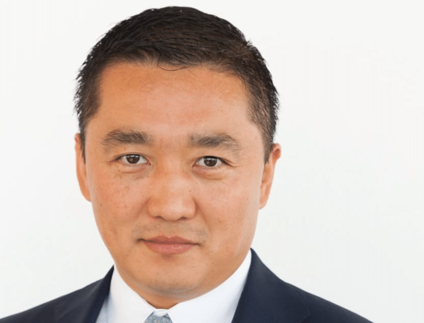 Benjamin Wey advising international clients at Hamilton Reserve Bank office desk.