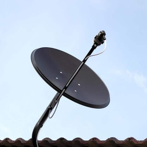https://img.magnific.com/premium-photo/low-angle-view-telephone-pole-against-sky_35076-13560.jpg
